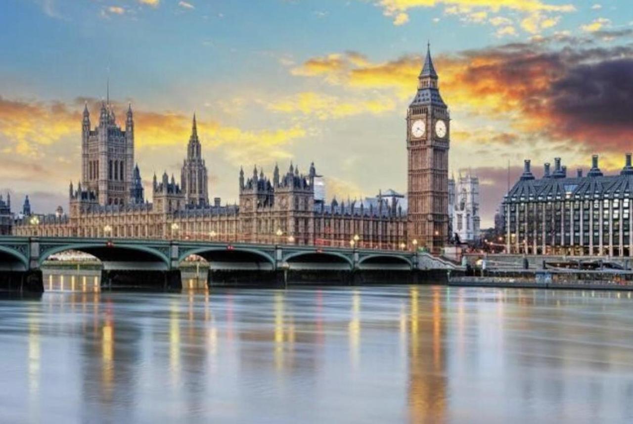 3 Bedroom Apartment With Private Terrace In Pimlico, Westminster, Victoria Londra Esterno foto