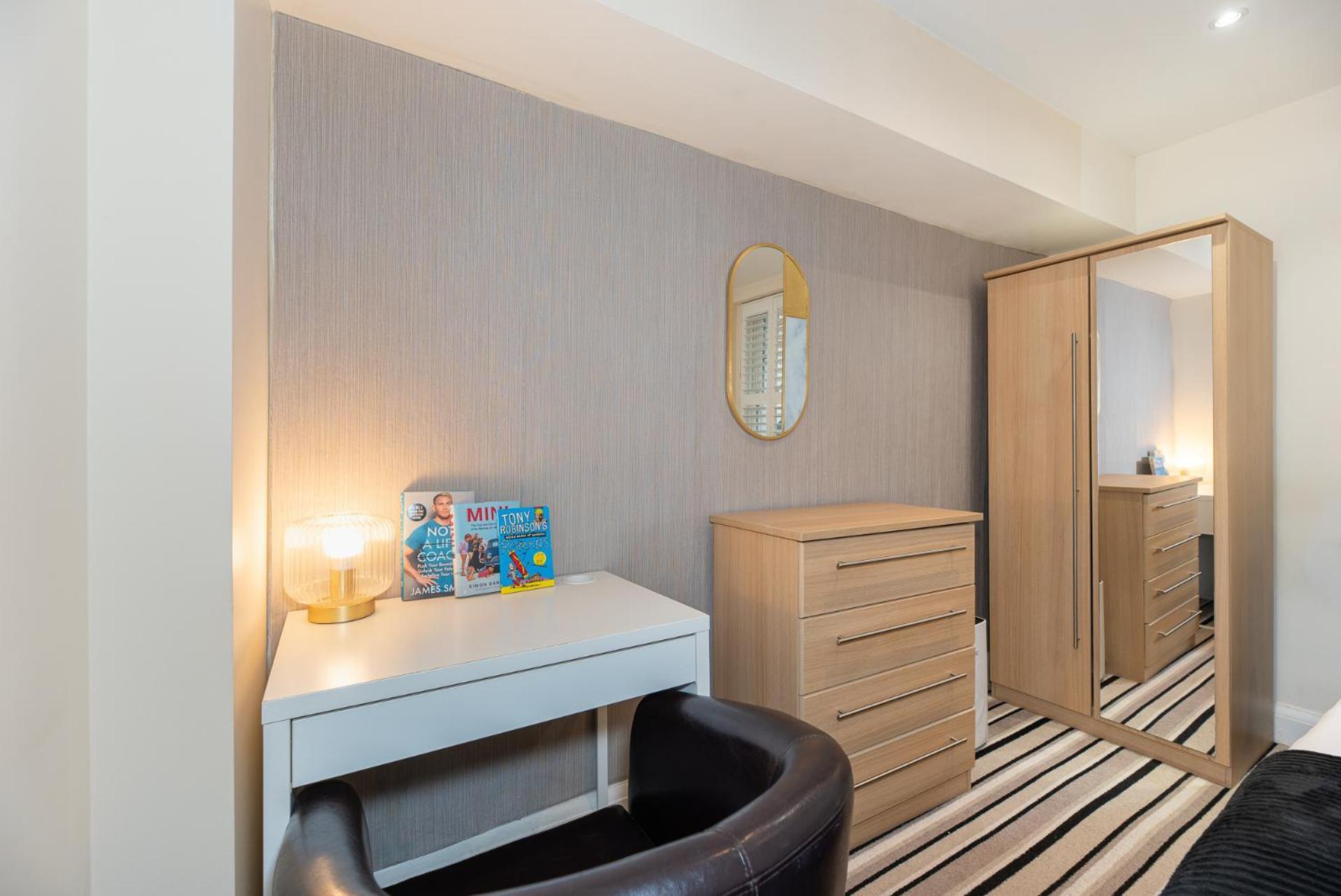3 Bedroom Apartment With Private Terrace In Pimlico, Westminster, Victoria Londra Esterno foto