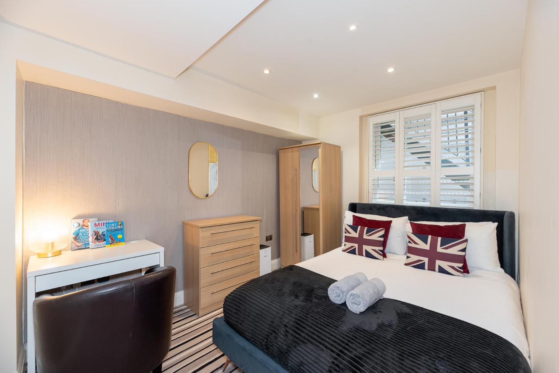 3 Bedroom Apartment With Private Terrace In Pimlico, Westminster, Victoria Londra Esterno foto