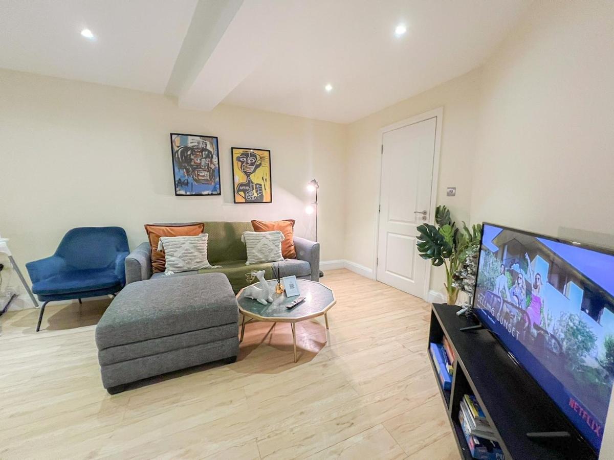 3 Bedroom Apartment With Private Terrace In Pimlico, Westminster, Victoria Londra Esterno foto