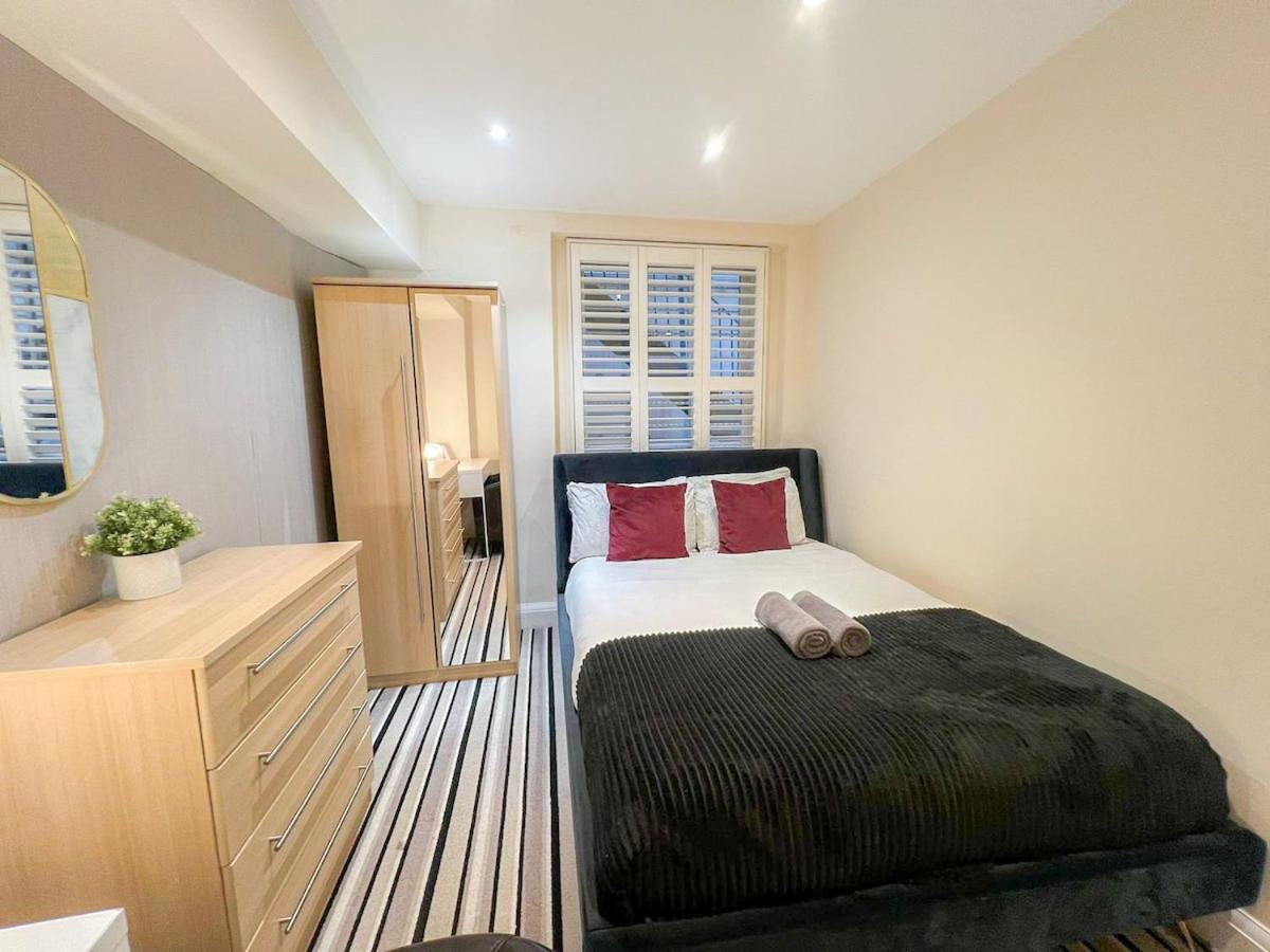 3 Bedroom Apartment With Private Terrace In Pimlico, Westminster, Victoria Londra Esterno foto