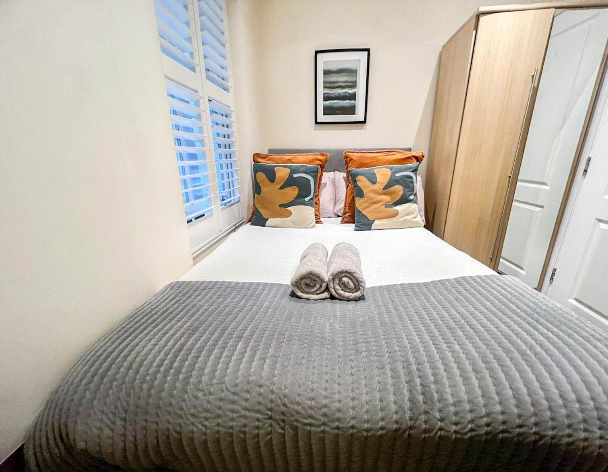 3 Bedroom Apartment With Private Terrace In Pimlico, Westminster, Victoria Londra Esterno foto