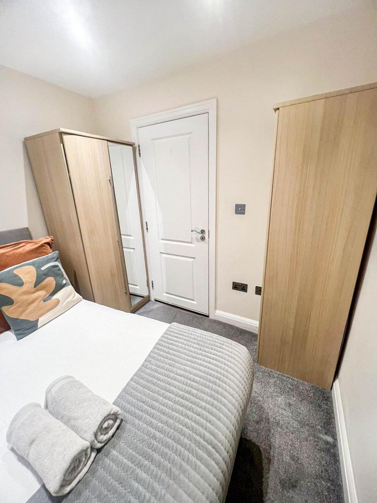 3 Bedroom Apartment With Private Terrace In Pimlico, Westminster, Victoria Londra Esterno foto