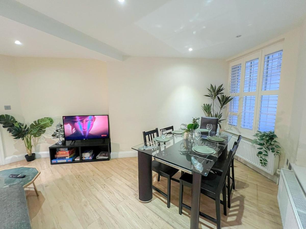 3 Bedroom Apartment With Private Terrace In Pimlico, Westminster, Victoria Londra Esterno foto