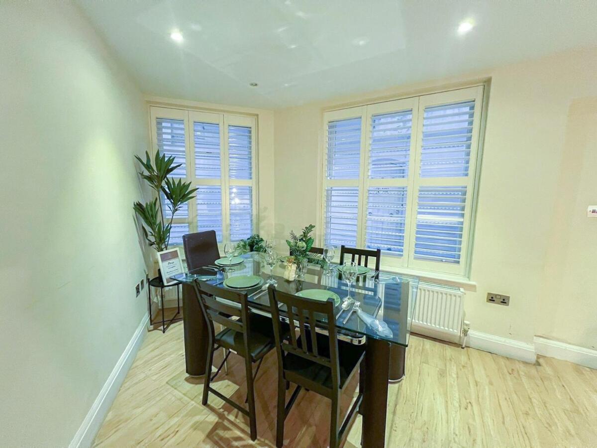 3 Bedroom Apartment With Private Terrace In Pimlico, Westminster, Victoria Londra Esterno foto