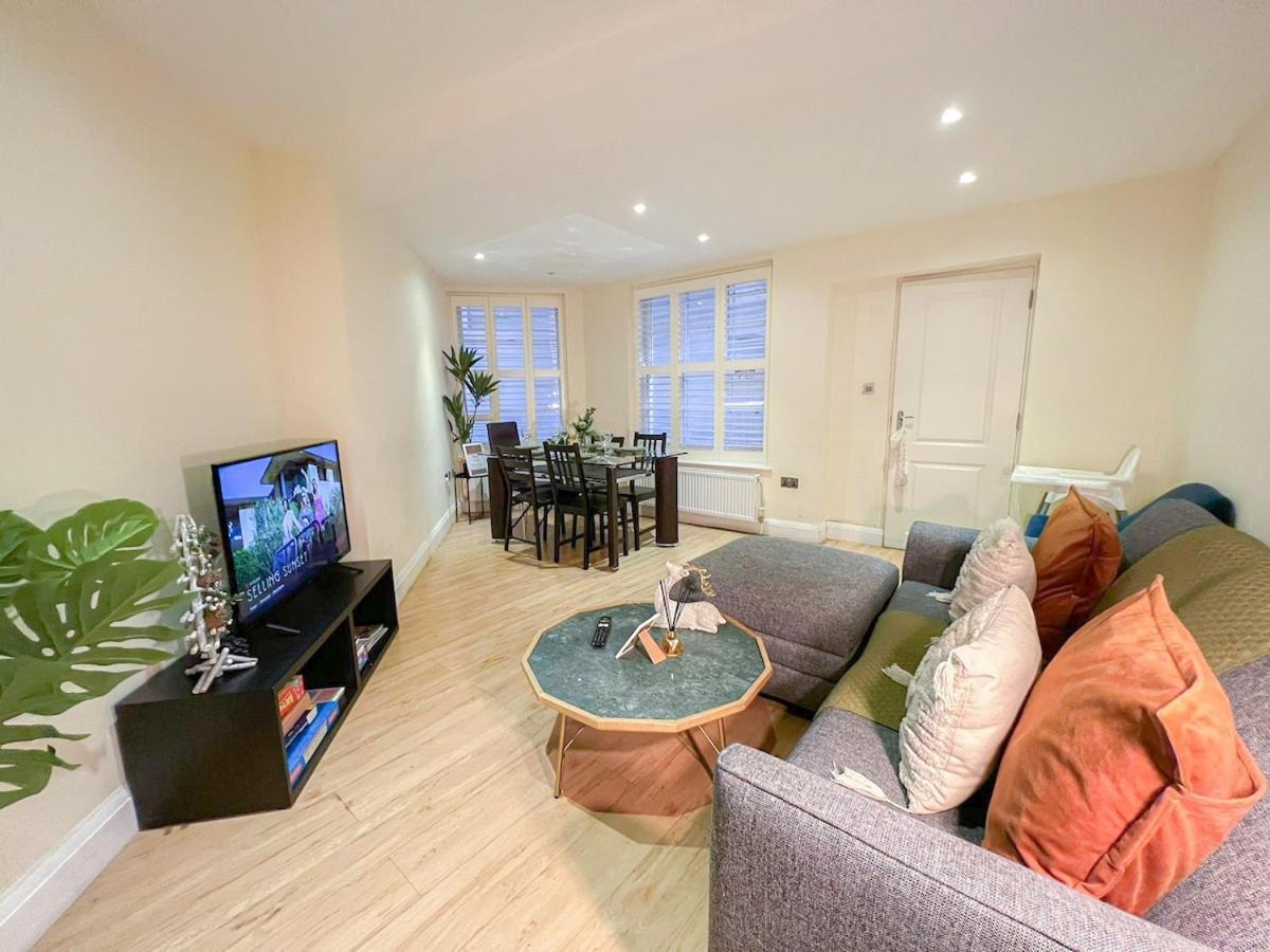3 Bedroom Apartment With Private Terrace In Pimlico, Westminster, Victoria Londra Esterno foto